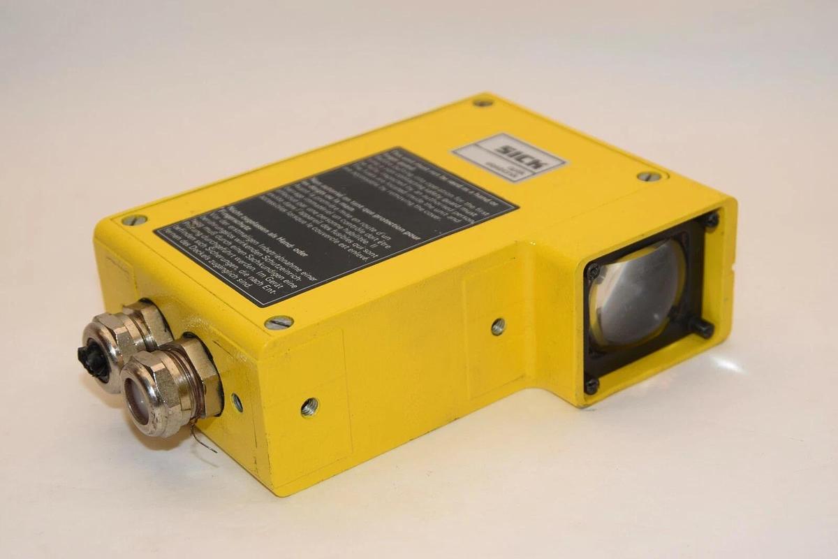 Used SICK Photoelectric Receiver  WEU 25-800 WEU25800 24Vdc 6W