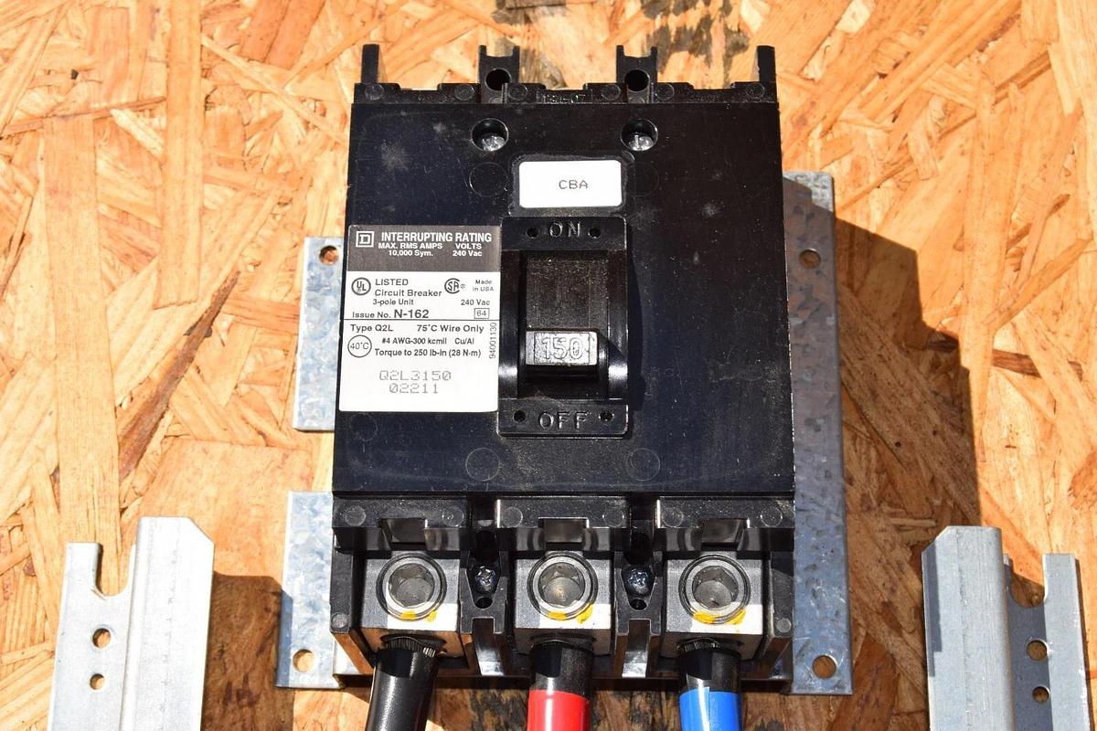 Used Square D 42 Circ Main Lug Panelboard Interior NQOM442L225CNLB 225A 150A main 3ph