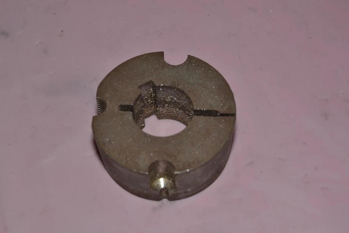 Used TAPER LOCK 1610 15/16" SPLIT TAPER BUSHING