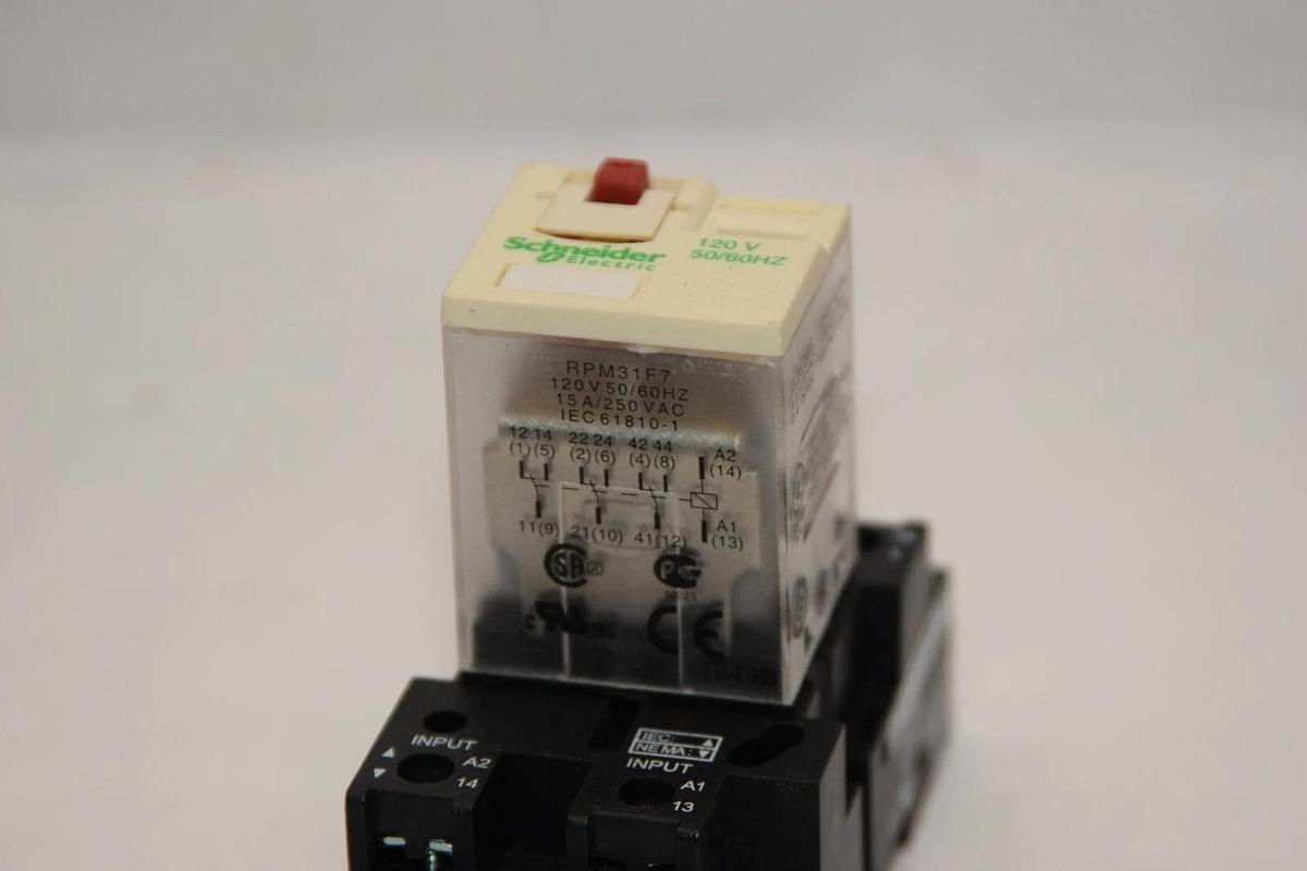 (NEW) SCHNEIDER ELECTRIC RPM31F7 15A 250V Relay With RPZF3 Base