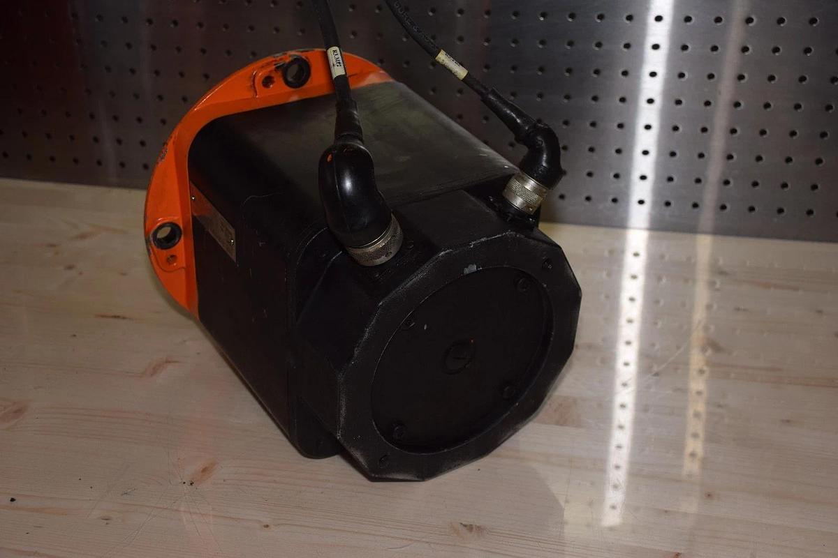 Used ABB Robotics Siemens Servo Motor 1FT3101-5AZ21-9-Z  3H AA 0001-XJ  1FT3101 5AZ21