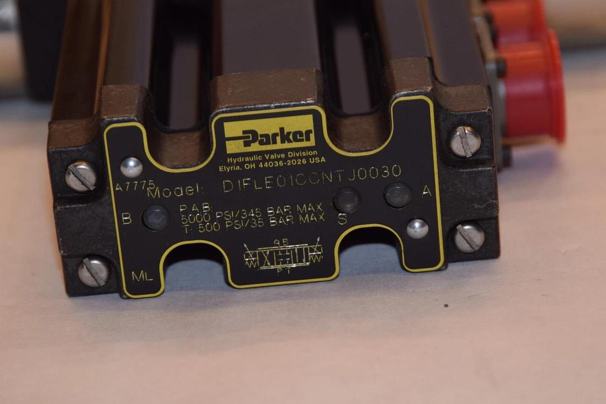 (NEW) PARKER D1FLE01CCNTJ0030 5000Psi 345Bar , 500psi 35Bar Servo Valve