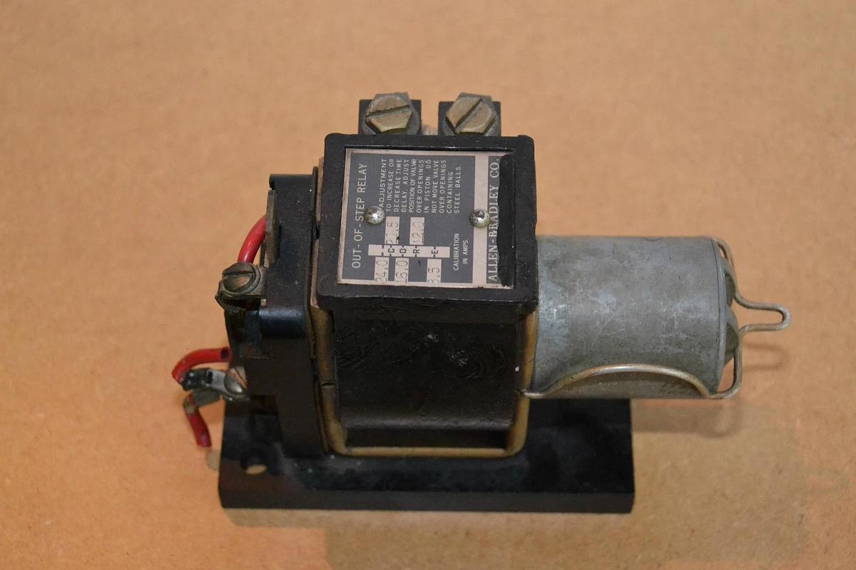 Used ALLEN BRADLEY AB OUT OF STEP RELAY OUT-OF-STEP RELAY 24.0 20.5 16.0 12.0 8.5