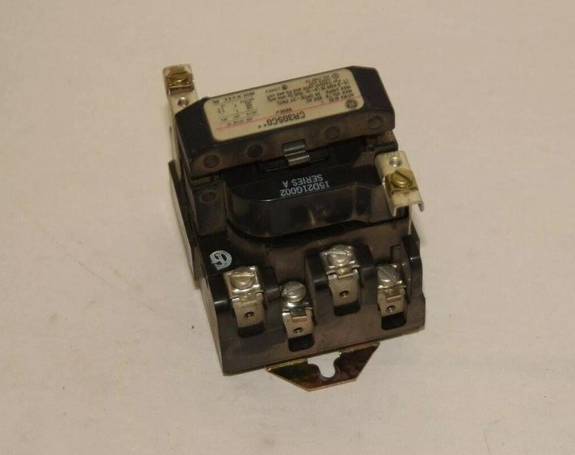 Used GE CR305C0 30A 600Vac 115-120V 50/60Hz Contactor