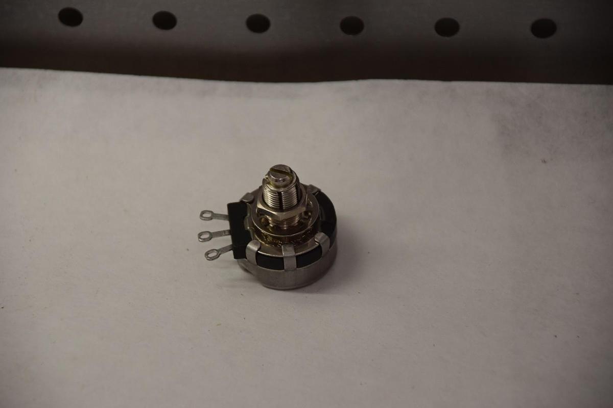 CLAROSTAT RV4LAYSA205B 53C2-2MEG-S 2 MEG omhs POTENTIOMETER NEW