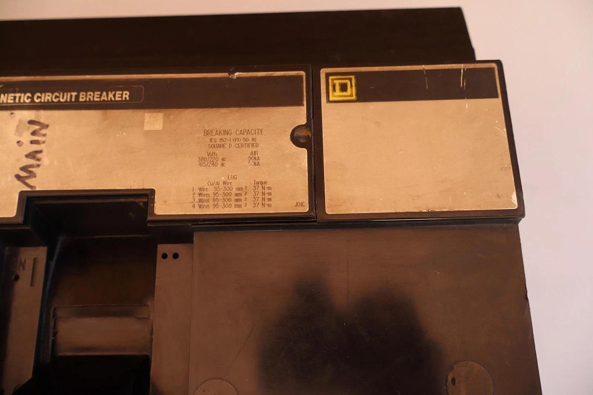 Used Square D I-Line Thermal-Magnetic Circuit Breaker 1200A 2 pole 600V NA261200AC