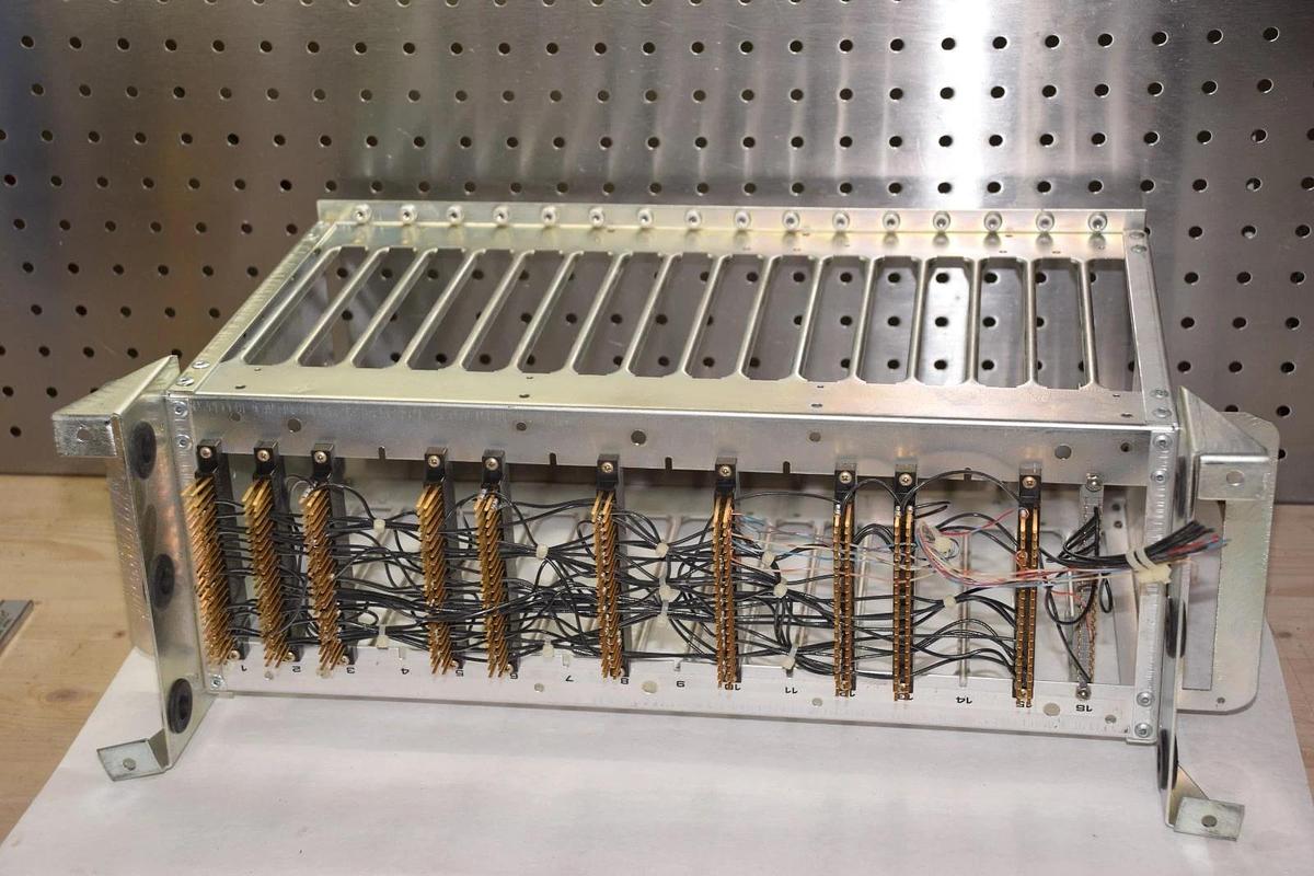 Used RELIANCE ELECTRIC / ASEA BROWN BOVERI 103615-28RE 84587-R 10 SLOT CHASSIS