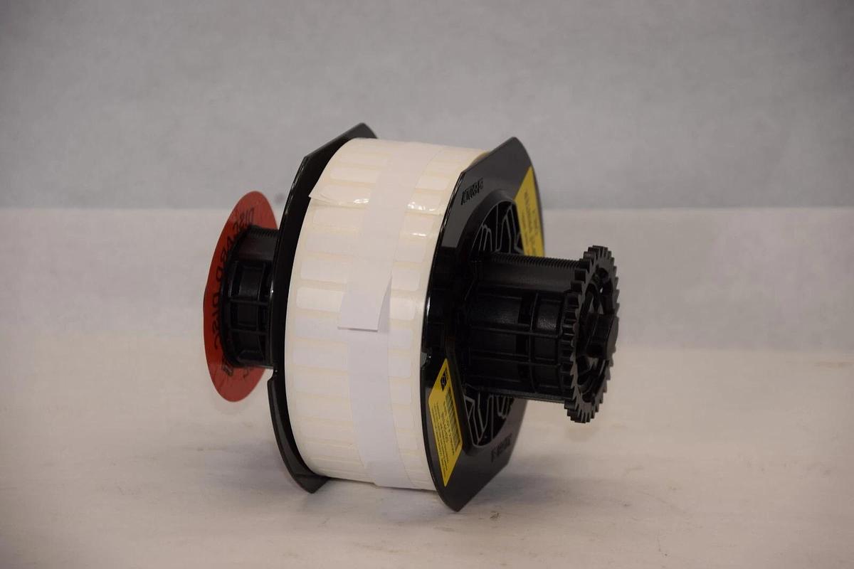 (NEW) BRADY B33-45-423 1.50" x 0.25" White Workhorse Labels