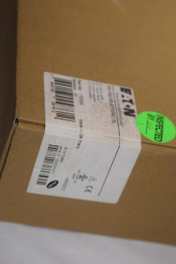 Used EATON 5.7" Touch Panel  XV-102-E8-57TVRC-10  XV102E857TVRC10 Cutler Hammer NEW