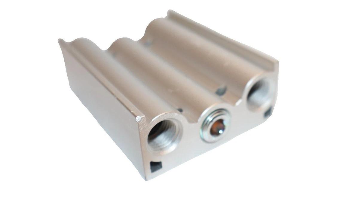 (NEW) SMC SS5Y5-20-03-00T , SS5Y5200300T Manifold Base