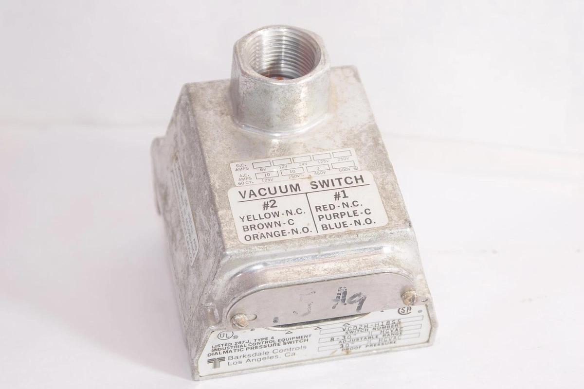 Used BARKSDALE CONTROLS VCD2H-H18SS .8-30HG/Vac 30" HG/Vac Pressure Switch