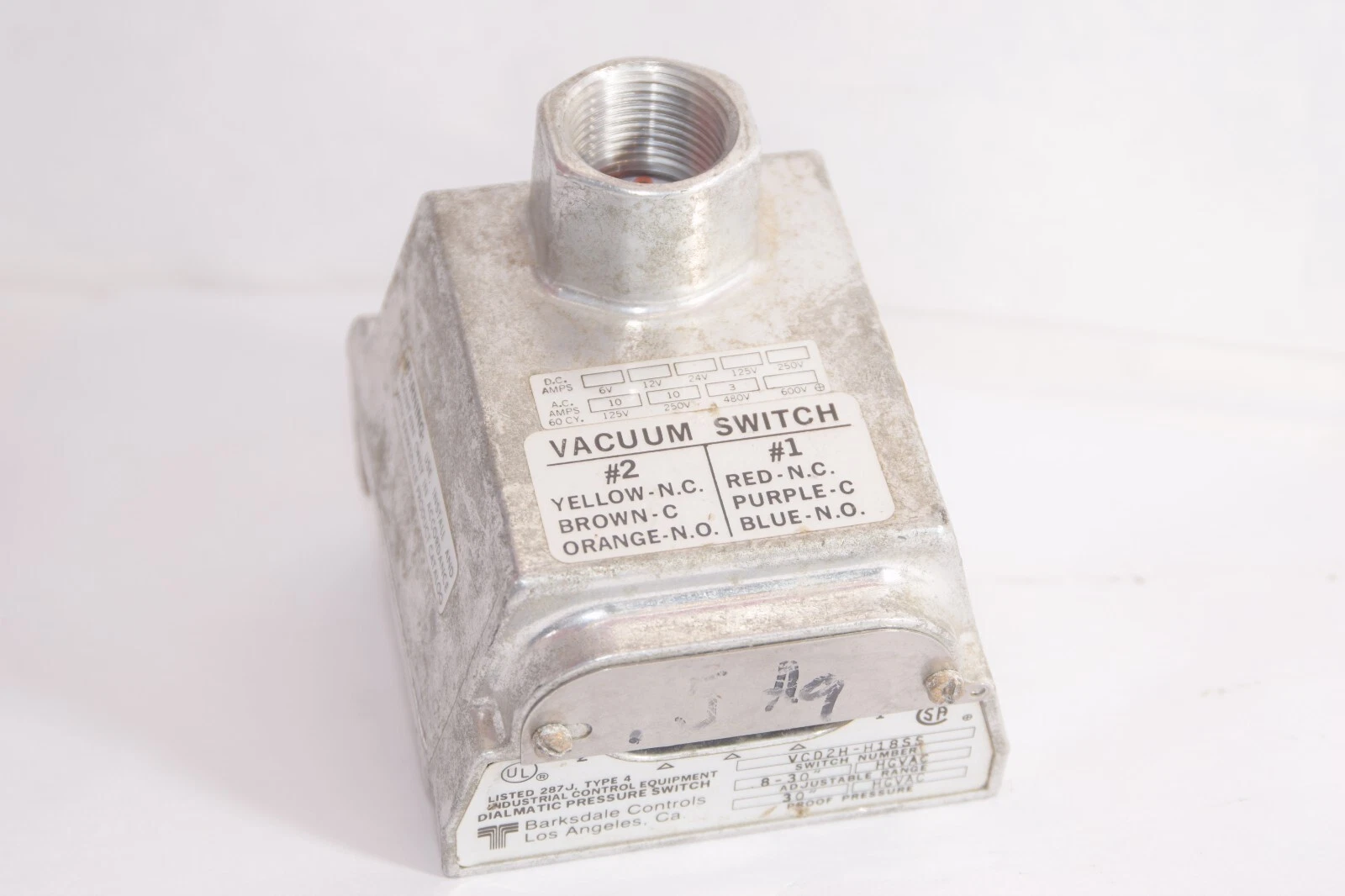 Used BARKSDALE CONTROLS VCD2H-H18SS .8-30HG/Vac 30" HG/Vac Pressure Switch