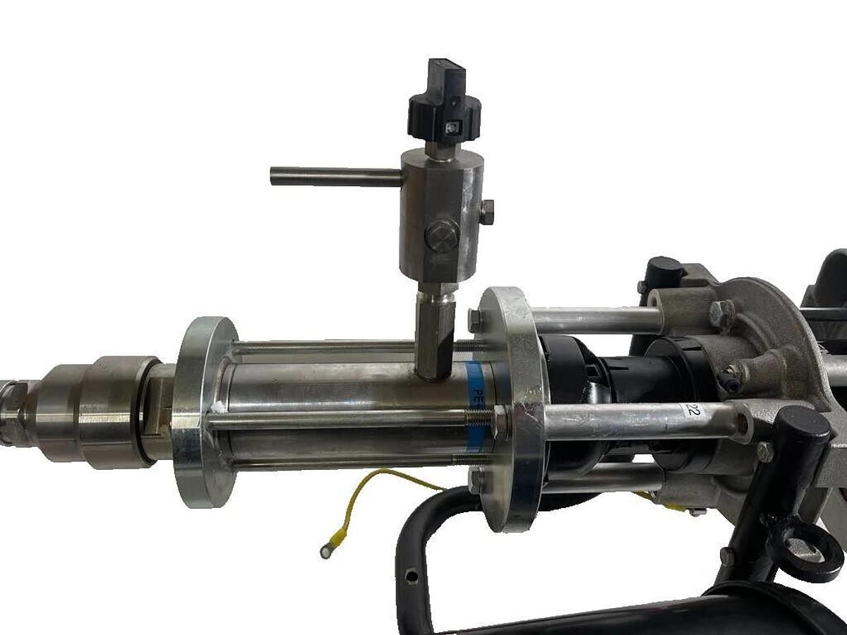 Used Wagner Wildcat 10-70 LP Low Pressure Piston Pump 10-70LP 10:1 4.0MPa w/ Hopper