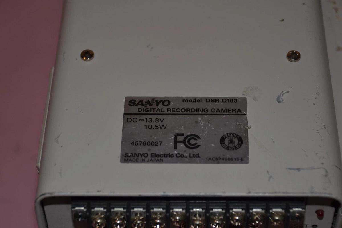 Used SANYO DSR-C100 DSRC100 13.8V 10.5W 1.5 MEGA PIXELS DIGITAL RECORDING CAMERA