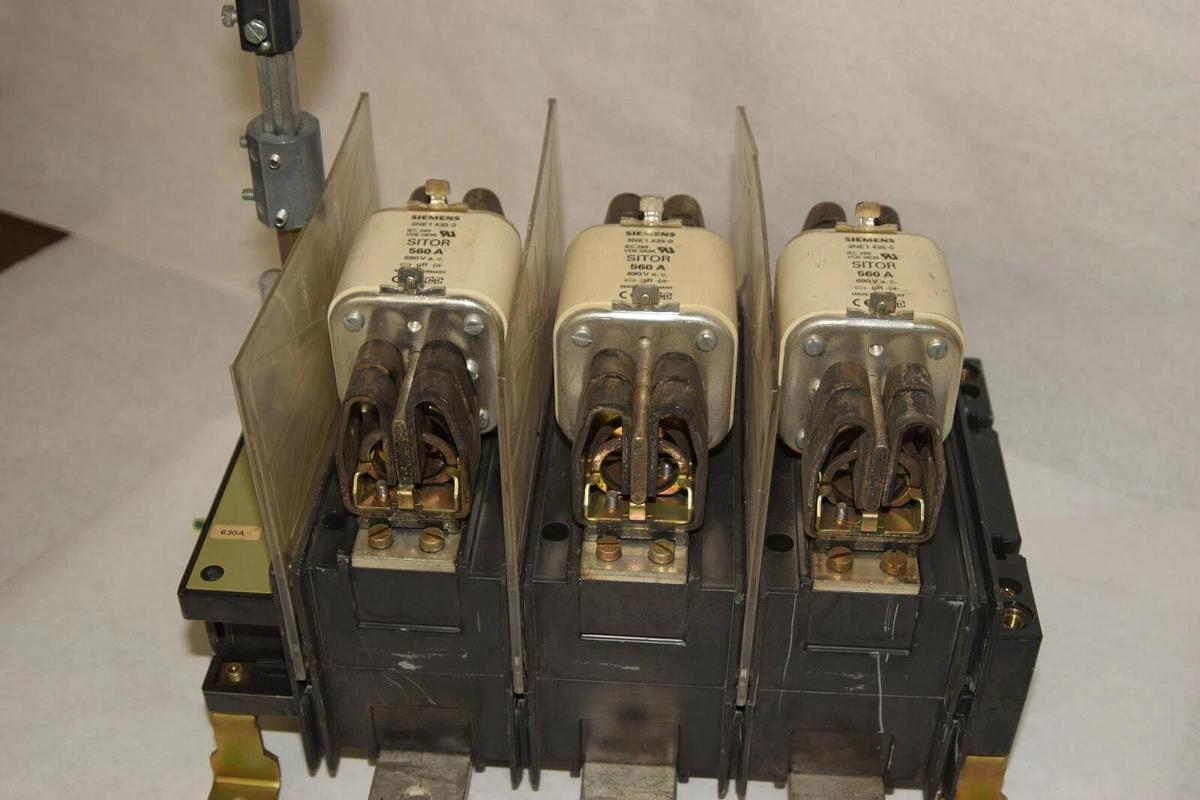 Used SIEMENS 630 Amp Switch Fusible Disconnect with fuse 3KL6130-1AB0  3KL61 30 1AB0