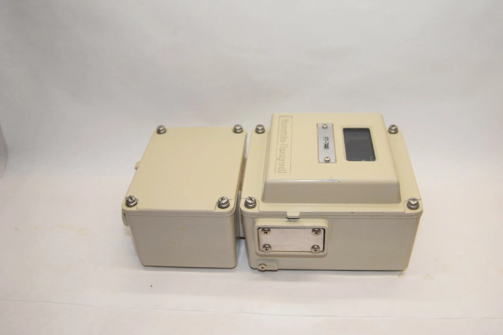 Used HONEYWELL KIX18B-E12X2TY-XXX0XXX R-9R940-41-222 120Vac 50/60Hz Converter