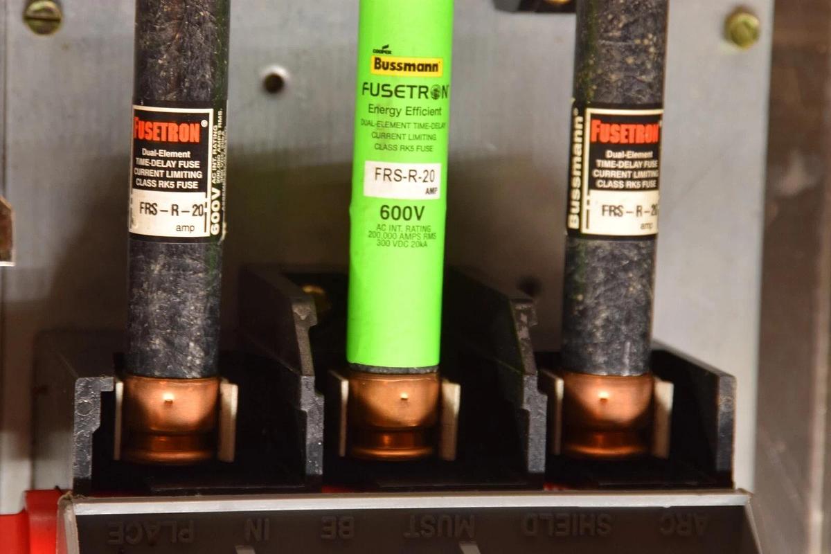 Used GE GENERAL ELECTRIC TH3361SS316 Model 1 30A Amp 600V Safety Switch W/ 20Amp Fuse