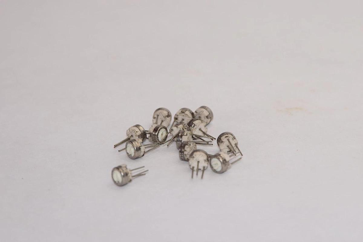 (NEW - Lot of 14) 8944JA 75H 1K Transistor