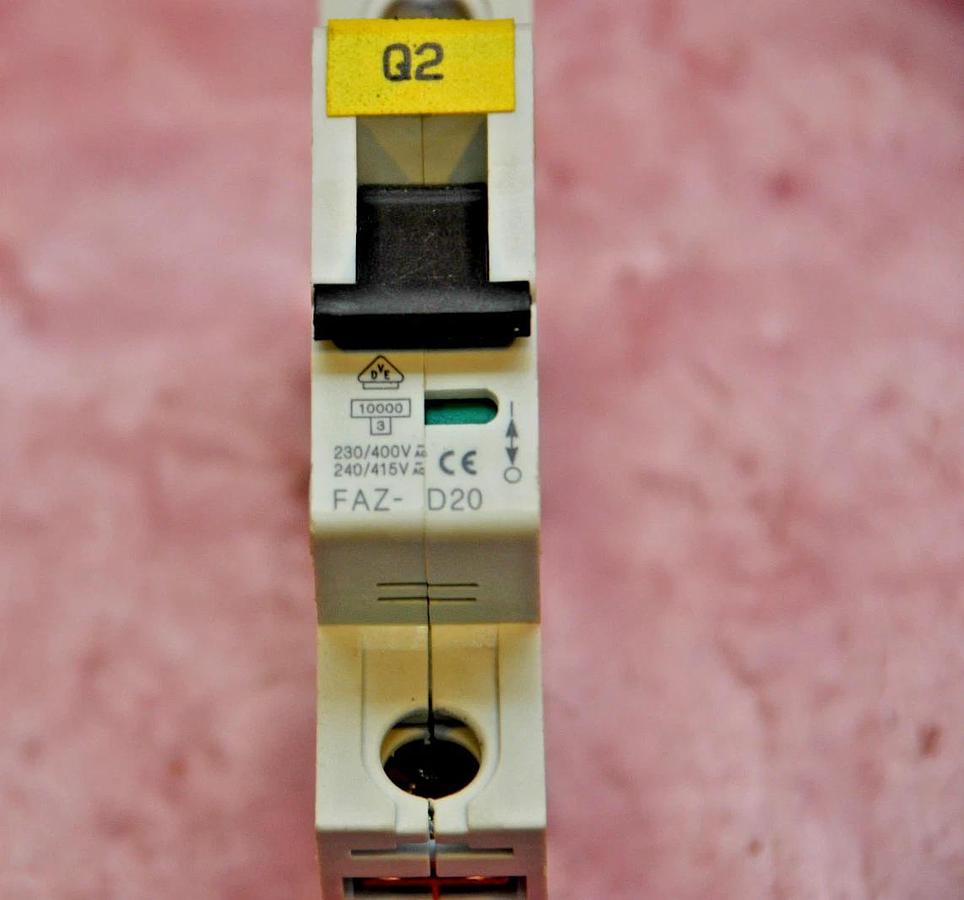 Used KLOCKNER MOELLER CIRCUIT BREAKER FAZ-D20 FAZ D20 FAZD20