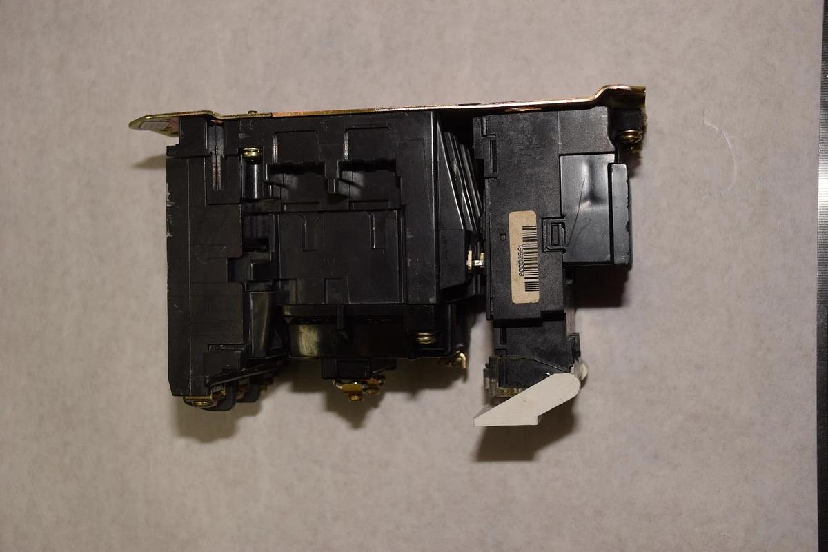 ALLEN BRADLEY 509-A0-SMP 509-A0*-SMP SERIES B 115-120V COIL CONTACTOR NEW