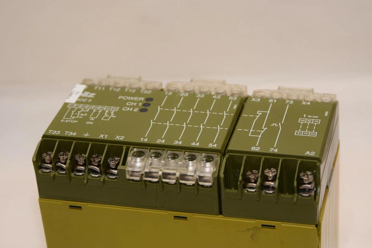 Used PILZ PNOZ 3 240Vac 9Va 50/60Hz 474859 Safety Relay *Crack*