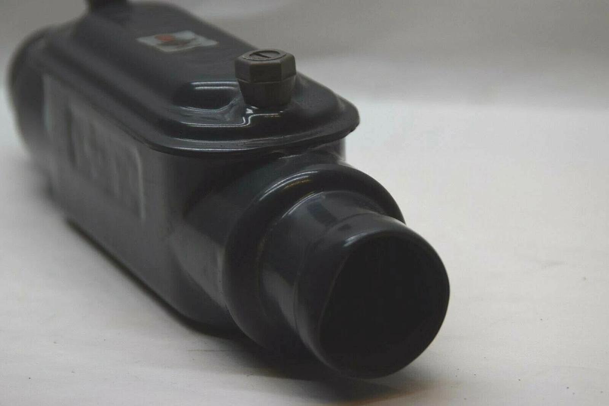 (NEW) ROBROY INDUSTRIES 1-1/4" Coated Conduit Body Straight Fitting