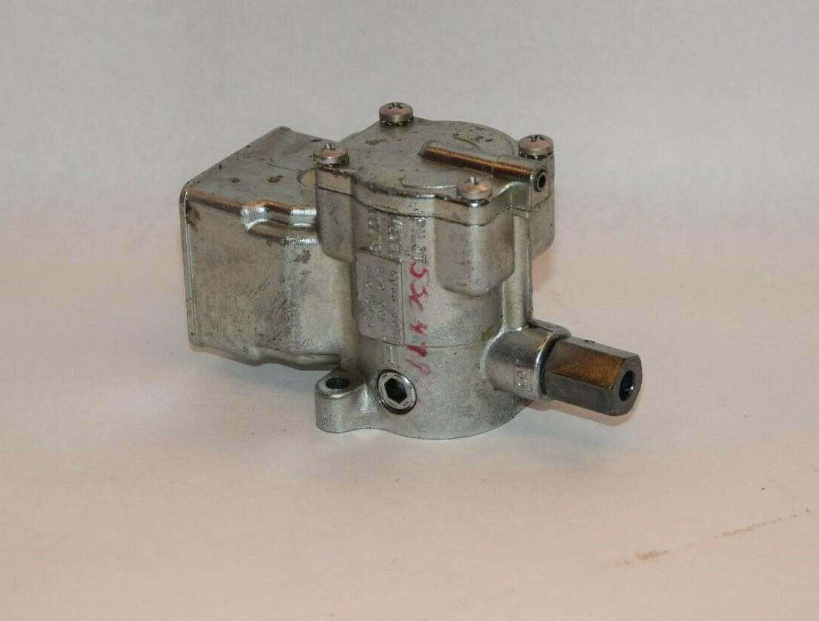 (NEW) PARKER SCHRADER BELLOWS K065-6033 Pilot Valve