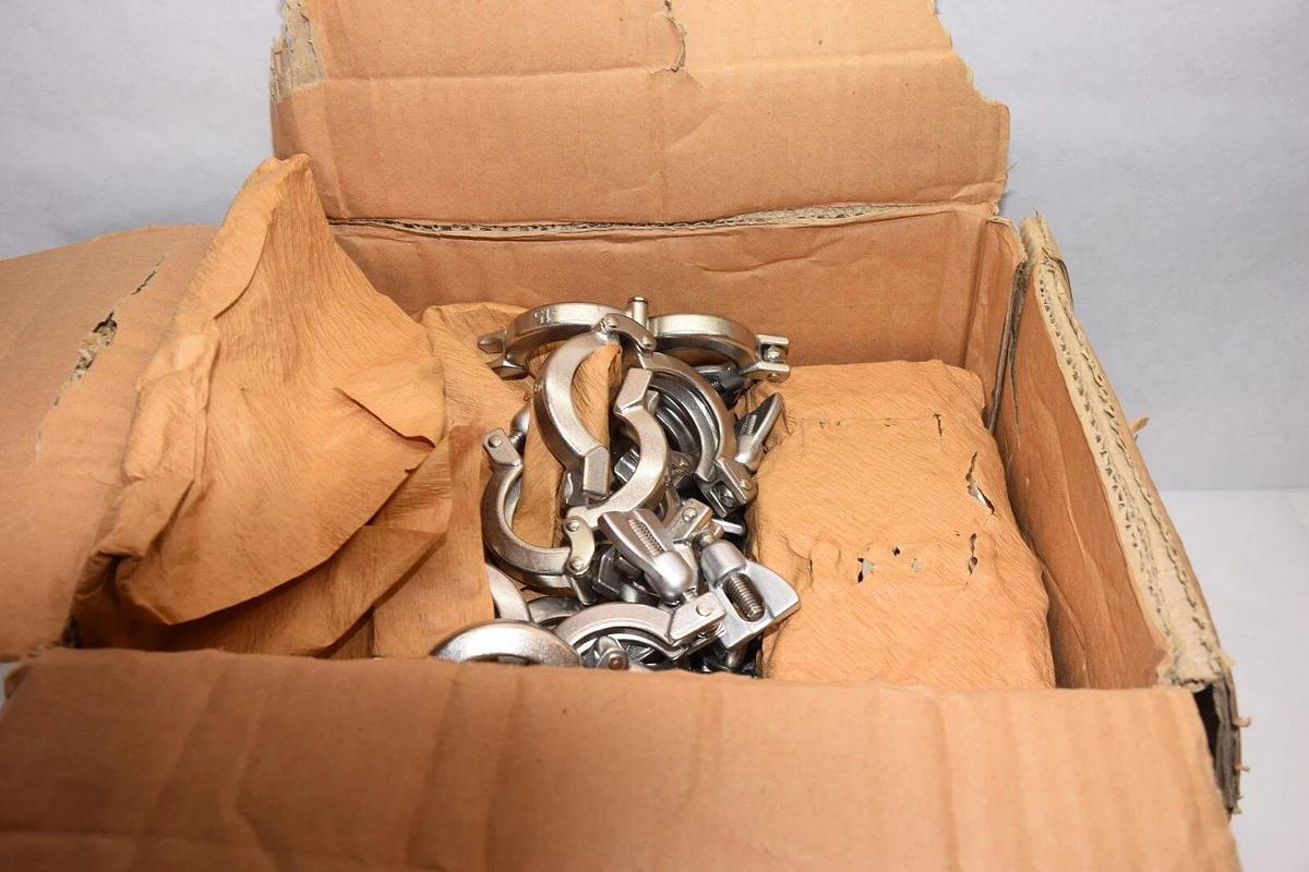 (NEW - Box of 89) TOYO 13MHHM 1.5" Stainless Steel Sanitary Clamp Fitting