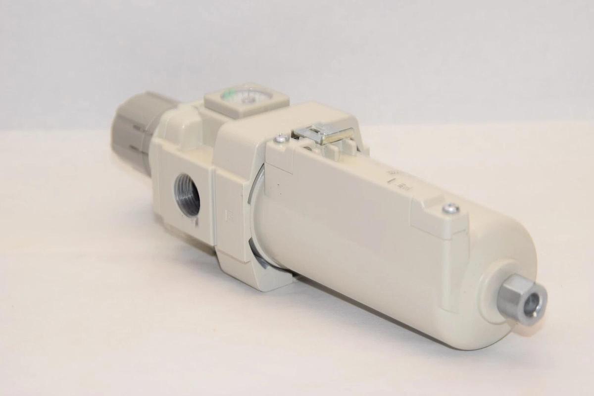 (NEW) SMC AW40-N04EH-8Z-B 7-125psi Filter / Regulator *No Retainer Nut*