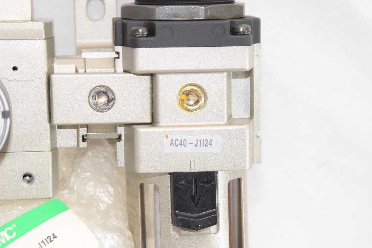 (NEW) SMC AC40-J1I24 / NAW4000-N04 / NAVA4000-N04 Pressure Regulator With Gauge