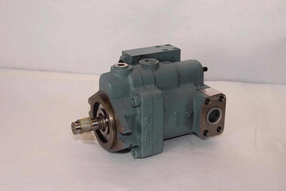 Nachi Piston Pump PVS-1B-16P3-E13 25030 PVS1B16P3E13 (NOS)