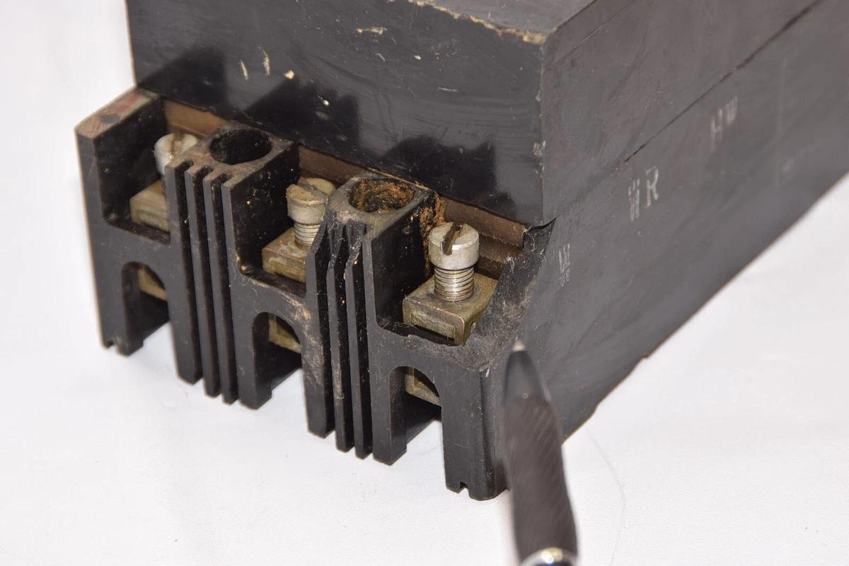 Used GE GENERAL ELECTRIC TEF136100 100A 100 Amp 3P 600Vac Circuit Breaker *Chip*