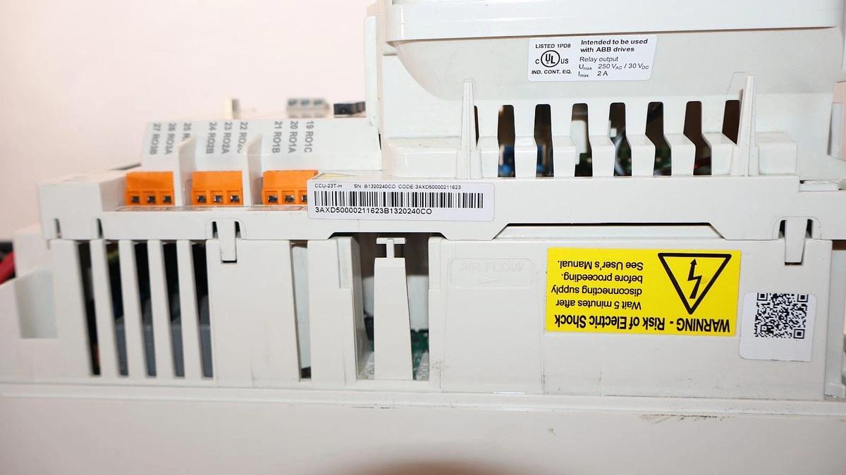 Used ABB VFD DRIVE ACH580-01-02A1-4+0J400+P922 400/480v 3ph ACH580-PDR-02A1-4