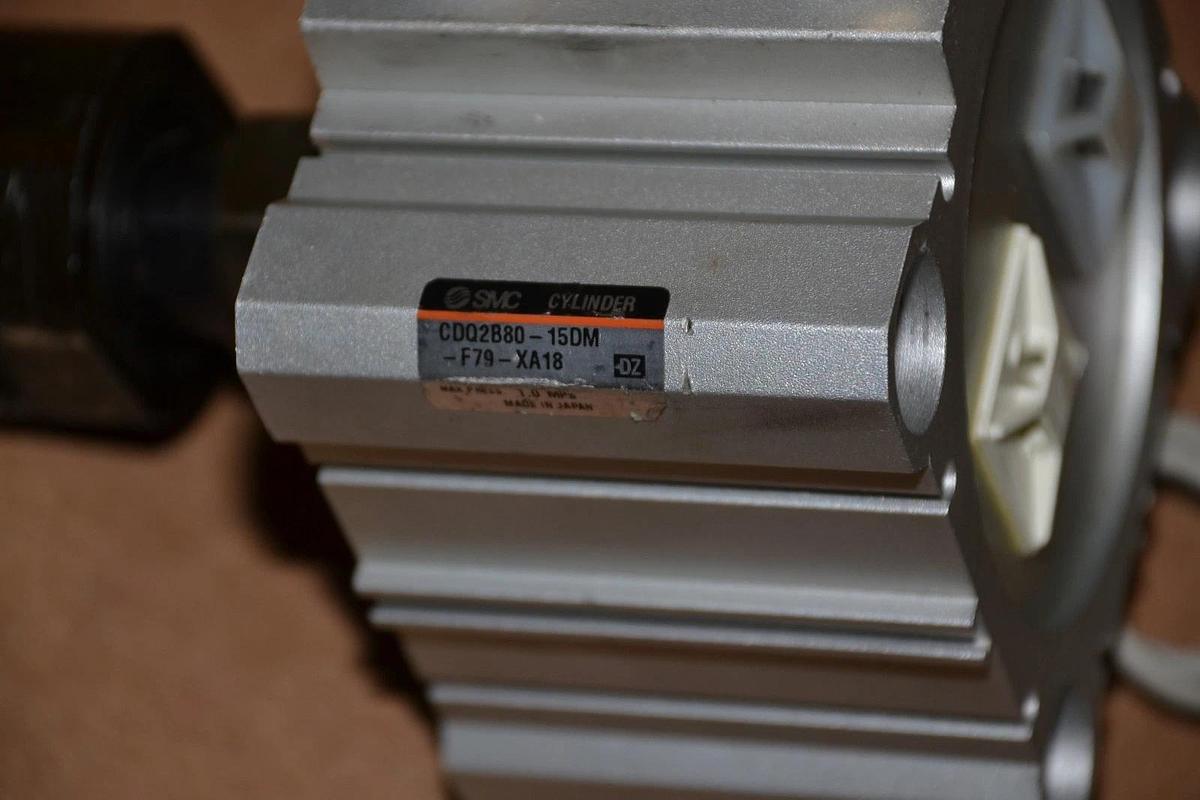 Used SMC PNEUMATIC AIR VALVE CDQ2B80-15DM-F79-XA18 CDQ2B80 15DM F79 XA18