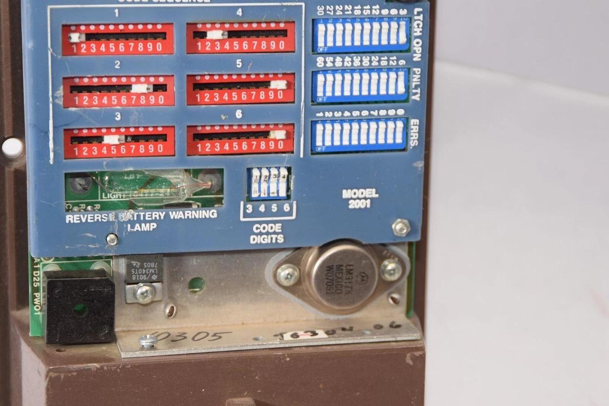 Used SARGENT & GREENLEAF INC Model 2001 Code Tronic Circuit Board *Damaged Lamp*