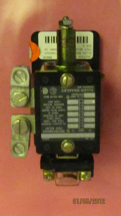 Used ALLEN BRADLEY TRIP RELAY 809-A01E 809 A01E 809A01E SER.A 600V 600 V 2A 2 A 2AMP