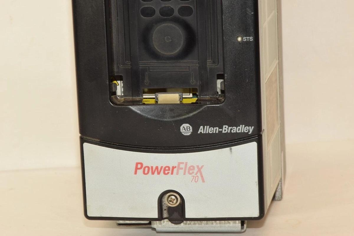 Used ALLEN BRADLEY 20AD2P1A0AYNNNNN Series A 0.75kW 1Hp PowerFlex 70 AC Drive