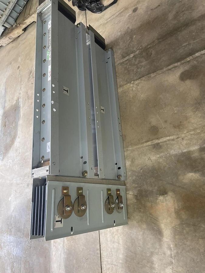 Used Cutler Hammer POW-R-WAY III, F, 3200 AMP, 480V, BUS DUCT BUSWAY MDA03041-A49