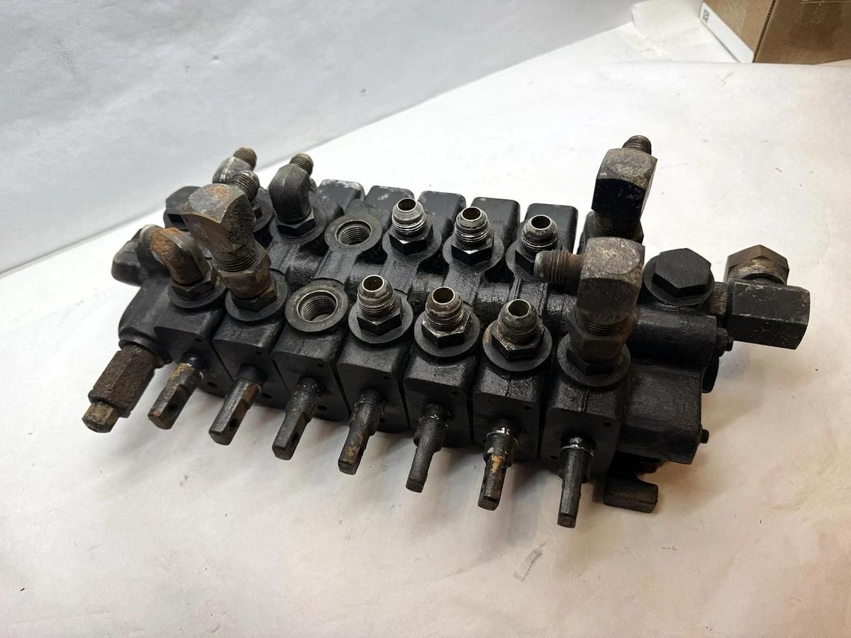 Used Racine C 88 0986 855 006 Challenger Wrecker Hydraulic Valve Block 7 spool Valve