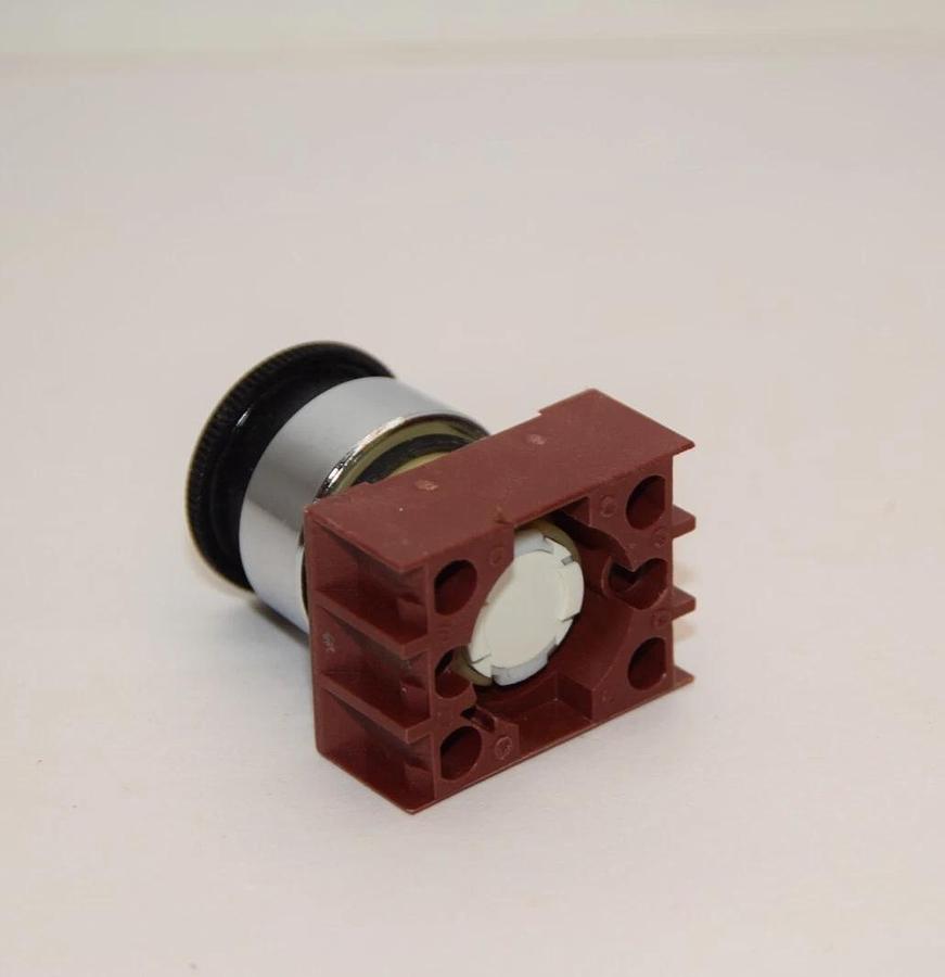 SIEMENS 3SB02-P3B 22mm Pushbutton 30mm Black Mushroom 3SB02P3B (NEW)