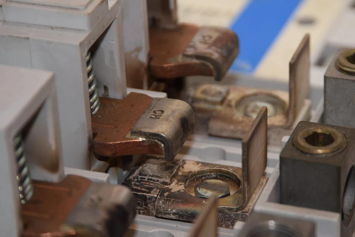 Refurbished Cutler-Hammer Westinghouse W200M5CFC Size 5 Motor Starter  1A96725C01