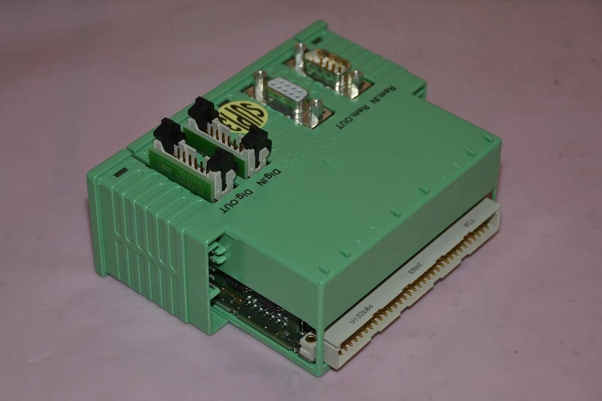 Used PHOENIX INTERBUS IBS STME 24 BK DIO 8/8/3-T 2752961 24V BUSTERMINAL MODULE