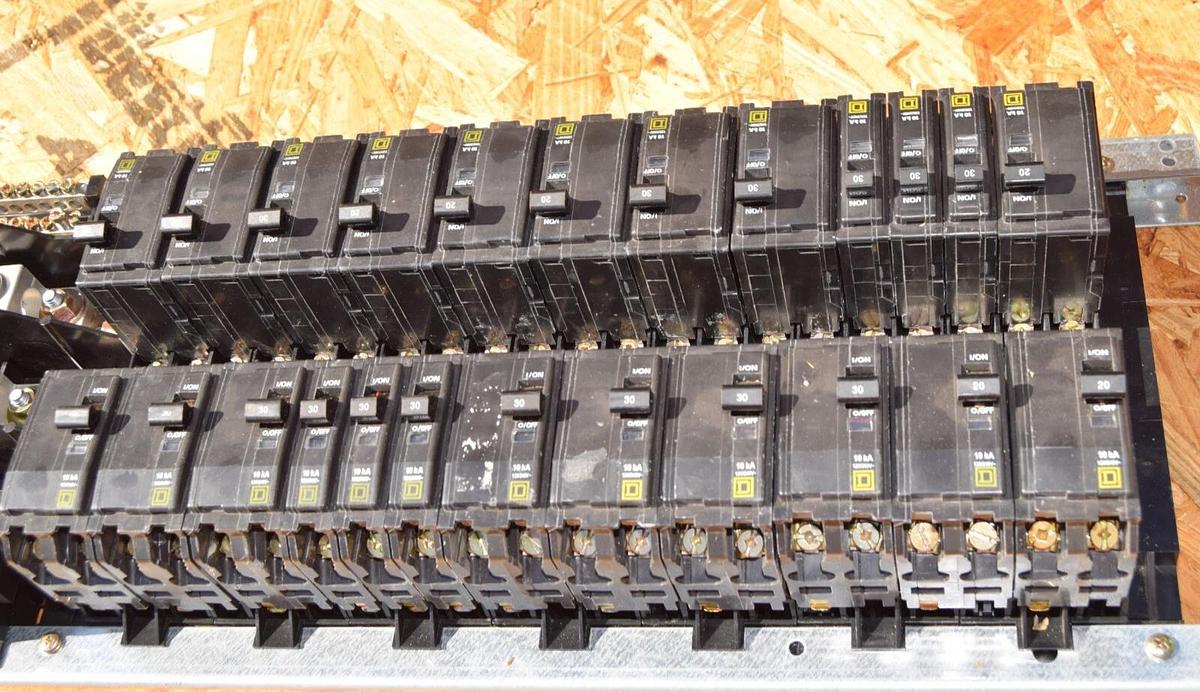 Used Square D 42 Circ 225A Main Lug Panelboard Interior NQOM442L225GSA 3ph 20a & 30a