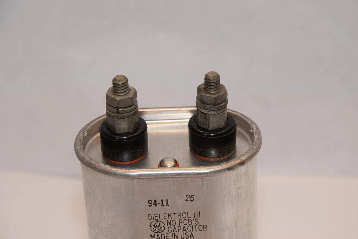 Used GE / GENERAL ELECTRIC 97F8622 , 94-11 3uF 1500Vdc Capacitor