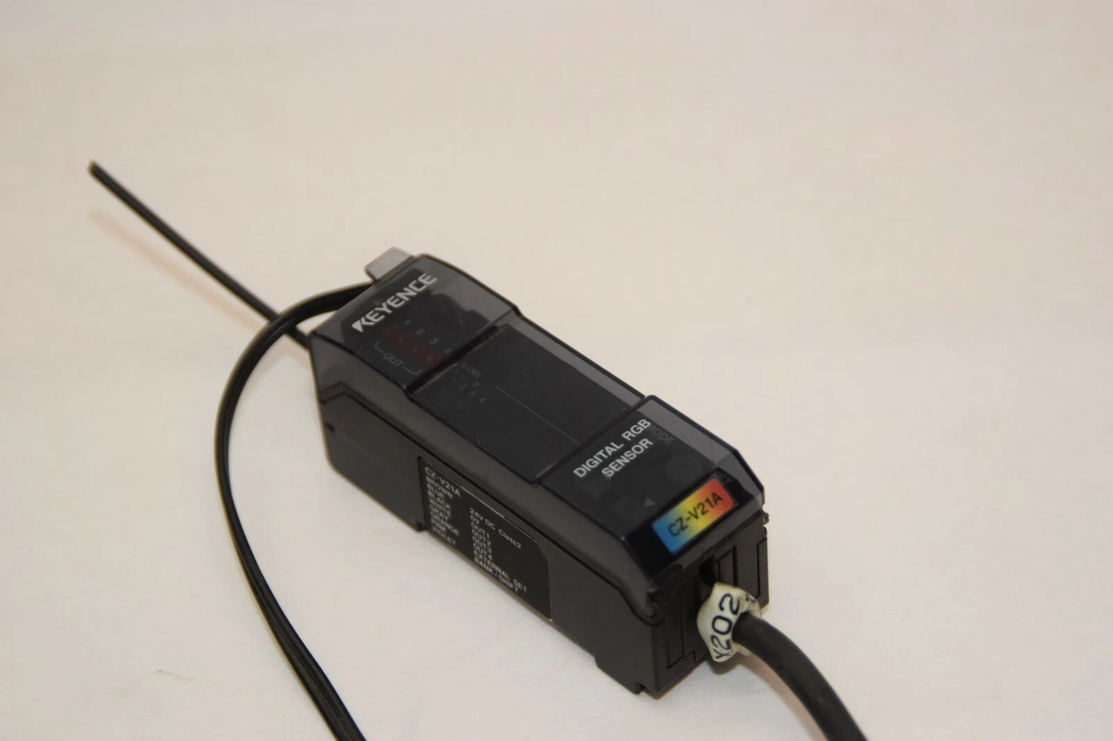 Used KEYENCE CORPORATION CZ-V21A CZV21A 24Vdc Digital RGB Fiber Optic Amplifier