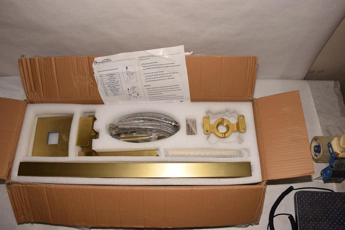 (NEW) SHAMANDA Luxury Freestanding Gold, Bathtub Faucet Single Handle Waterfall