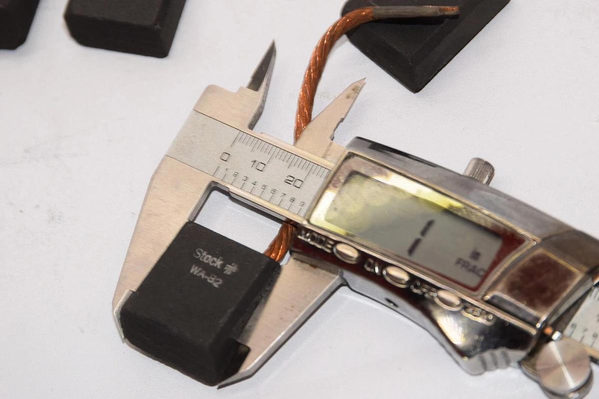 (NEW - Lot of 6) HELWIG WA-82 WA82 1" x 1/2" Carbon Brush