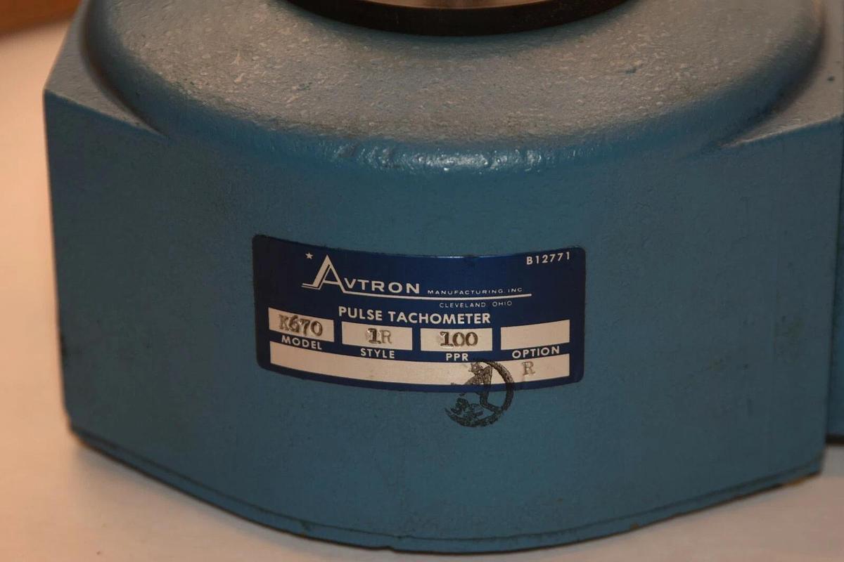 (NEW) AVTRON MFG. INC. K670 Style 1R 100PPR 1/2" Pulse Tachometer