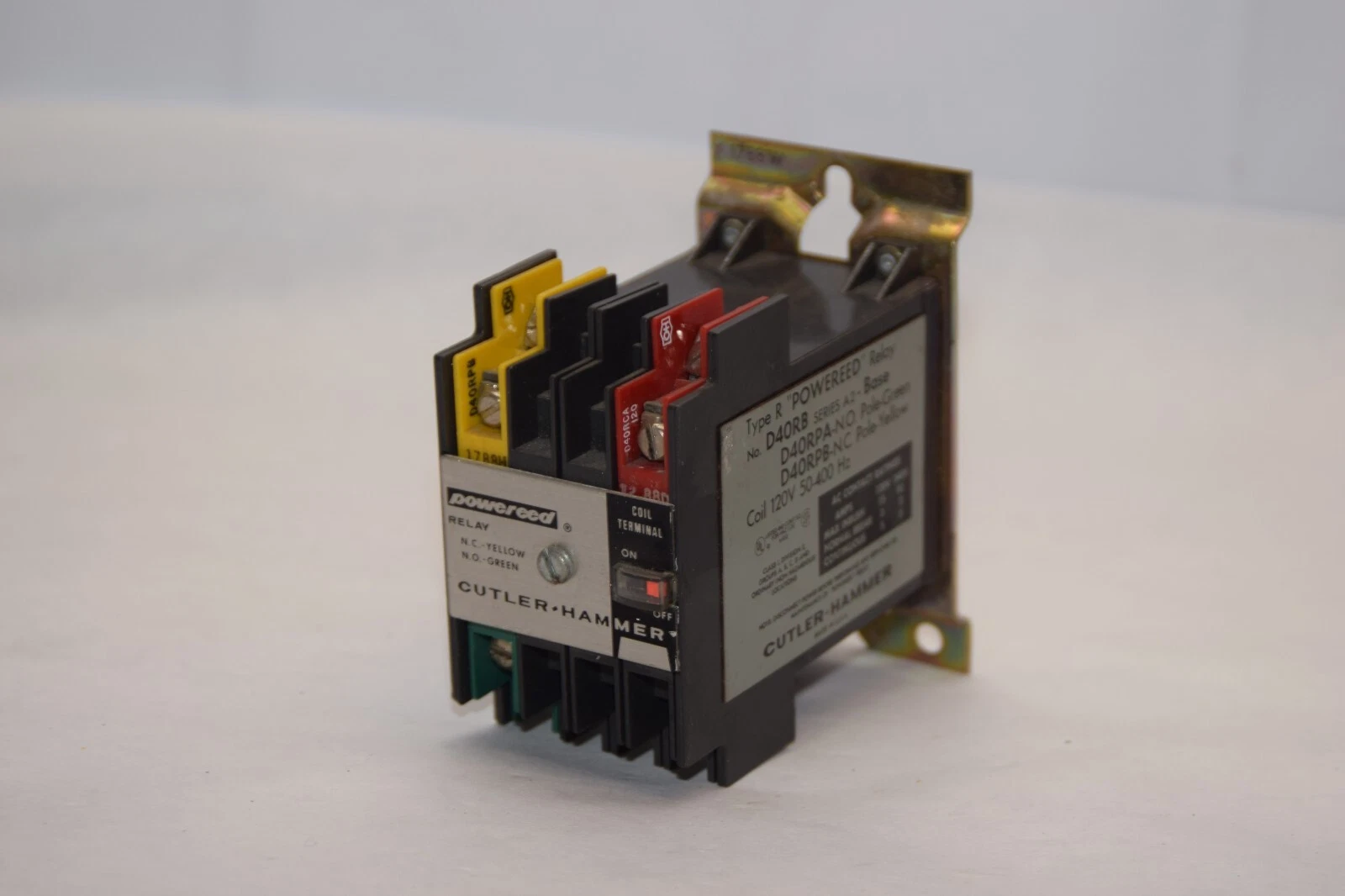Used CUTLER HAMMER D40RB Series A2 Type R Powereed Relay 120V Coil