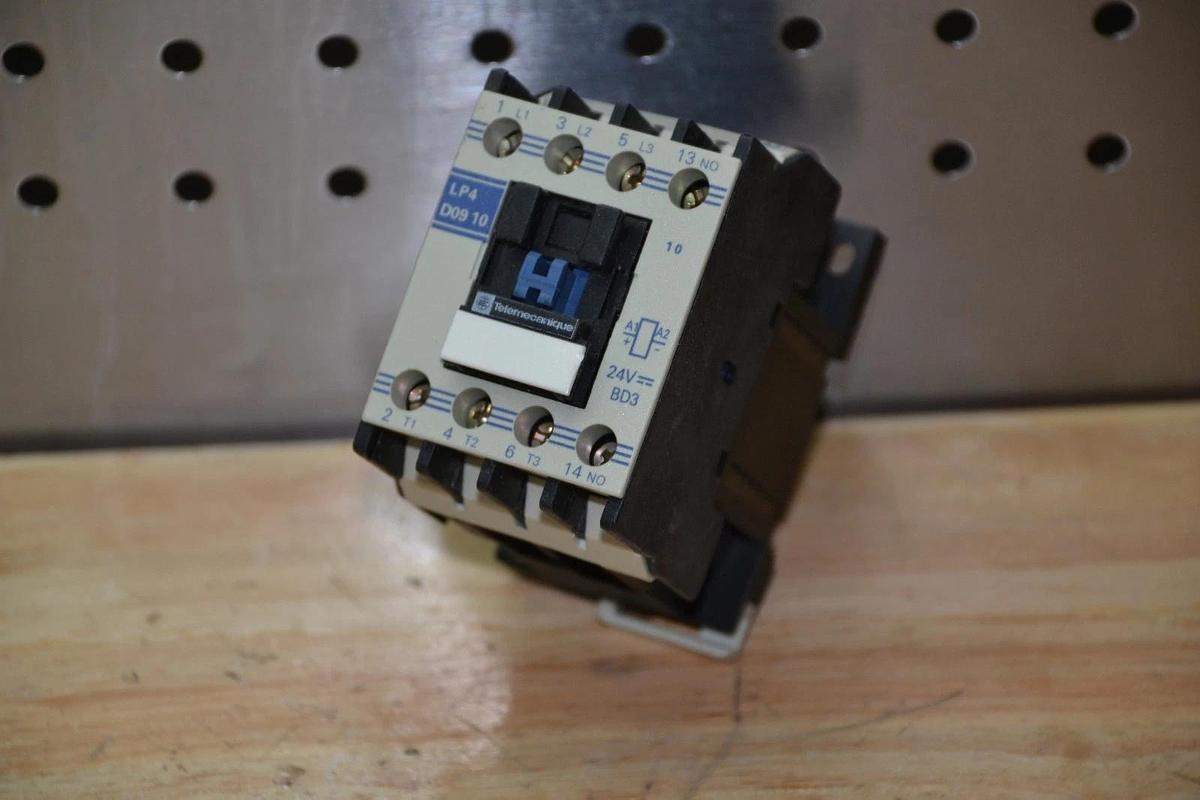 Used TELEMECANIQUE LP4 D0910 LP4D0910 20A 690V CONTROL RELAY